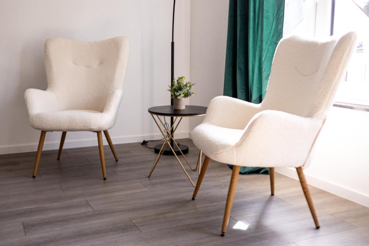 Design Apartment Zentral Fuer 6 In Andernach: Ausblick, Wifi, Kueche Dış mekan fotoğraf