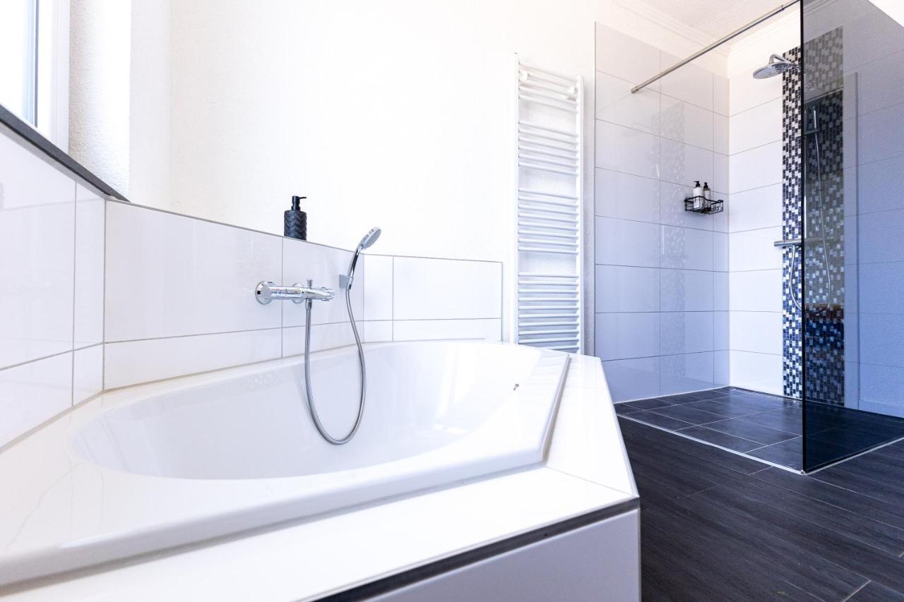 Design Apartment Zentral Fuer 6 In Andernach: Ausblick, Wifi, Kueche Dış mekan fotoğraf